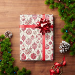 Ein Weihnachtsmuster in Rot und Creme Geschenkpapier<br><div class="desc">In diesem Bild wird ein festliches, rot-weißes Weihnachtsschmuckmuster gezeigt. Das Muster ist komplex und detailliert, wodurch ein optisch ansprechendes Design entsteht. Die Farbgebung ist überwiegend in Weiß, Rot und hellrosa gehalten. Die Stoffe scheinen von hoher Qualität zu sein, was dem Gesamtbild ein Gefühl von Luxus verleiht. Dieses Bild ruft ein...</div>