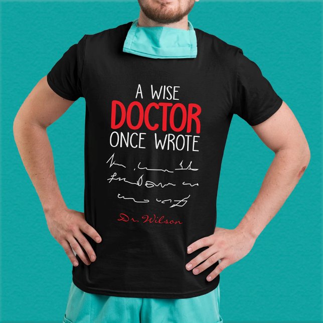 Ein weiser Arzt schrieb einmal Meme Funny Doctor T-Shirt (Von Creator hochgeladen)