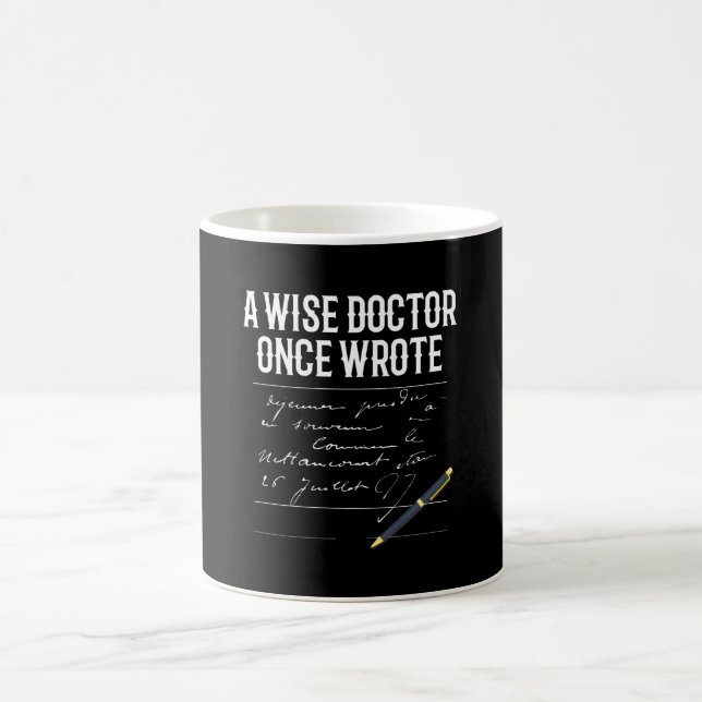 Ein weiser Doktor schrieb einmal Funny Kaffeetasse (Mittel)