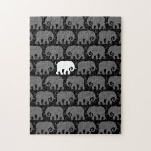Ein weißer Elefant in einer Herde Puzzle