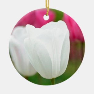 Ein weißer Tulip Keramik Ornament