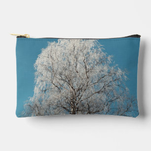 Ein weißer Wildbaum gegen wolkenlosen blauen Himme Zubehörtasche