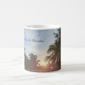 Ein weiterer Tag im tropischen Paradies Kaffeetasse