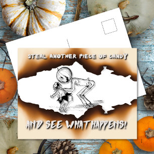 Ein weiteres Stück Candy Halloween-Warnung stehlen Feiertagspostkarte