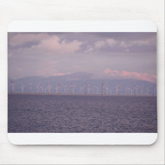 Ein Windpark an der Irischen See in der Nähe von L Mousepad
