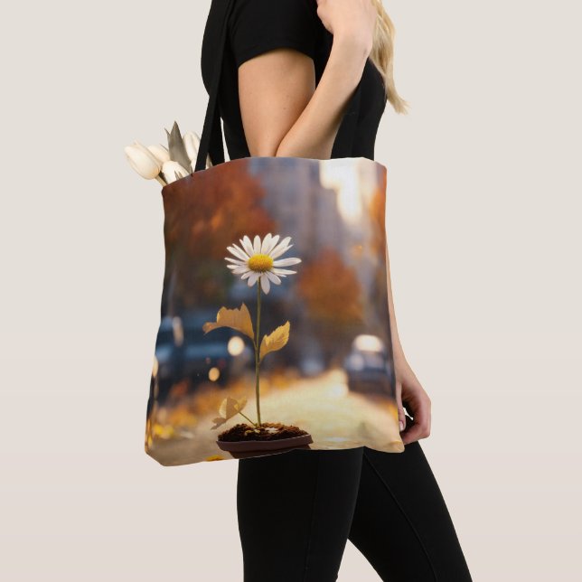 Ein winziger Tontopf voller schmutziger Tasche (Von Nahem)