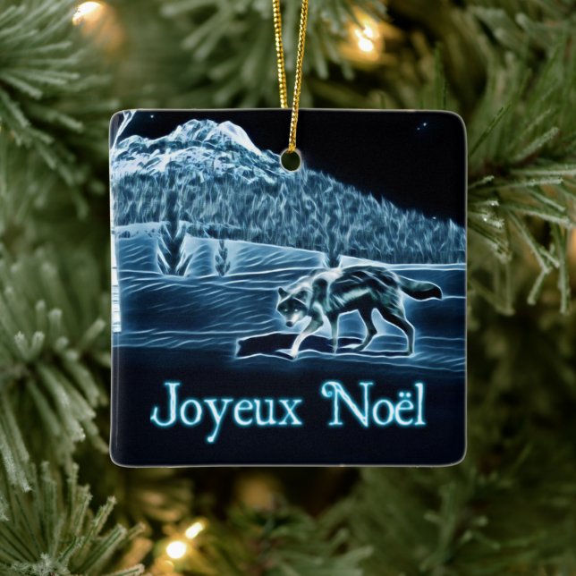 Ein Wolf auf Schnee - Joyeux Noё l Keramikornament (Baum)