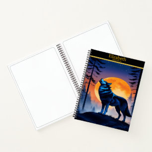 Ein Wolf heult bei Vollmond in einem ruhigen Wald Notizbuch