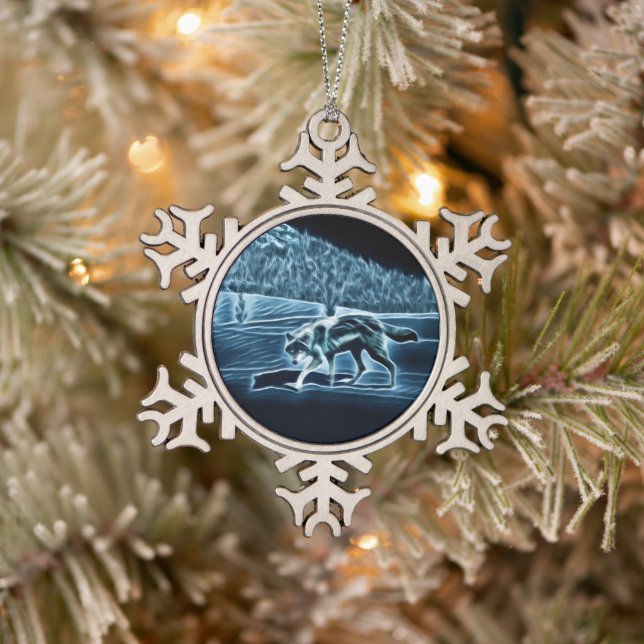 Ein Wolf im Schnee Schneeflocken Zinn-Ornament (Baum)