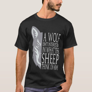 Ein Wolf interessiert sich nicht für das, was die T-Shirt