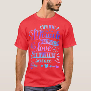 Ein Wunder mit Liebe und Wissenschaft IVF Mama Tri T-Shirt