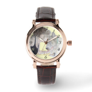 Ein zärtliches zeichn von Mädchen, die sich akit Armbanduhr