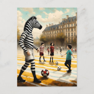 Ein Zebra-Schiedsrichter in einem Fußballspiel Postkarte