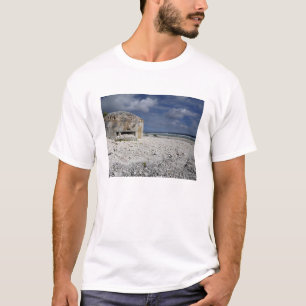 Ein zerbröckelnder Bunker T-Shirt