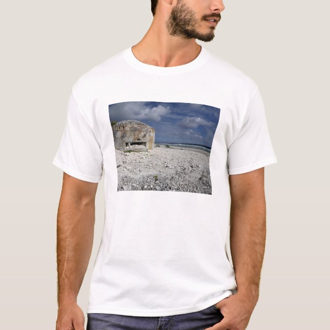Ein zerbröckelnder Bunker T-Shirt (Vorderseite)