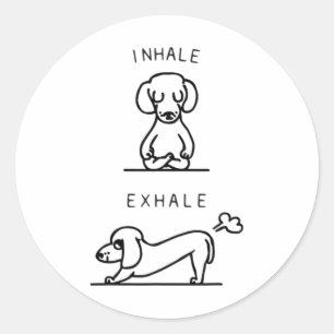 Einatmen Ausatmen Dachshund Yoga Runder Aufkleber