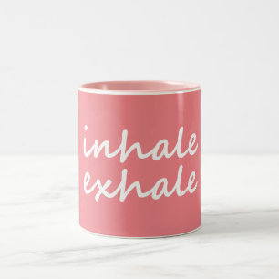 Einatmungs-Ausatmungs-Sprüche für Yoga-Trainer Zweifarbige Tasse