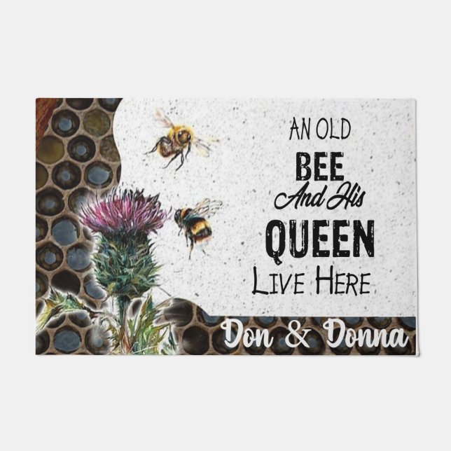 Eine alte Biene und ihre Königin leben hier gewohn Fußmatte (Vorderseite)