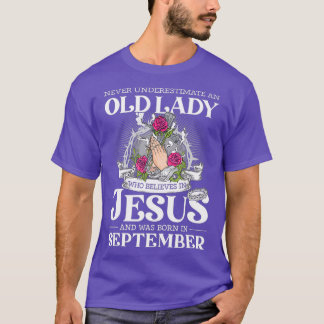 Eine alte Dame, die an Jesus glaubt und Geboren wa T-Shirt