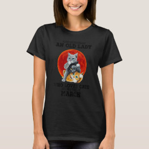 Eine alte Dame, die Katzen liebt und im März gebor T-Shirt