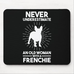 Eine alte Frau mit einem französischen Bulldoggen  Mousepad