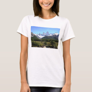Eine Ansicht des Bergs Fitz Roy T-Shirt