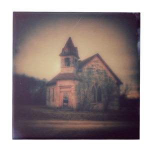 Eine aufgegebene Kirche Fliese