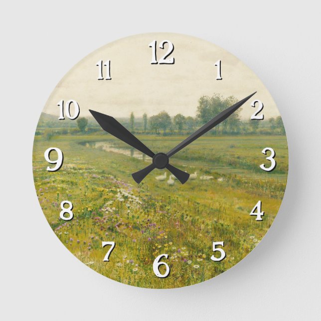Eine ausgedehnte Wiesen-Landschaft mit Gänsen Runde Wanduhr (Vorderseite)