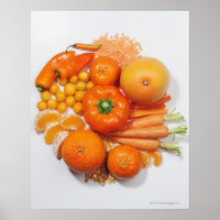 Eine Auswahl an Orangenfrüchten und -gemüse.