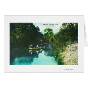 Eine Bach-Szene mit einer Familie in einem Kanu