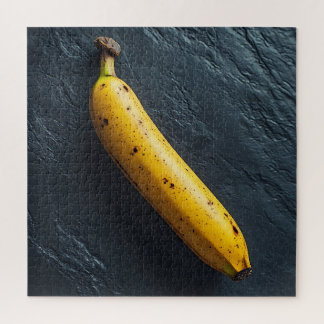 Eine Banane auf einer dunklen Oberfläche Puzzle
