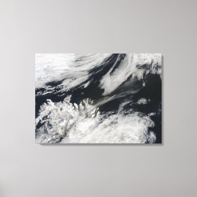 Eine blass graue Asche bläst vom Gipfel Leinwanddruck (Vorderseite)