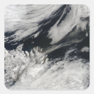 Eine blass graue Asche bläst vom Gipfel Quadratischer Aufkleber