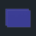 eine blaue Wand mit Uhr Einladung<br><div class="desc">Das Design ist ein großes, blaues Quadrat mit einer weichen Textur und einem tiefen Blau. Die Farbe ist so lebendig und reich, dass sie fast wie eine solide Farbe erscheint und den Eindruck eines klaren, wolkenlosen Himmels vermittelt. Die tiefblaue Farbe verleiht dem Raum ein Gefühl der Ruhe und Stille, was...</div>