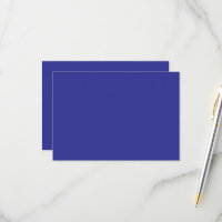 eine blaue Wand mit Uhr