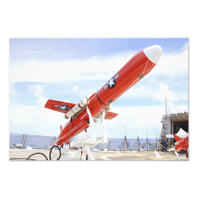 Eine BQM-74E Chukar-Drohne für den Start bereit Fotodruck (Vorne)