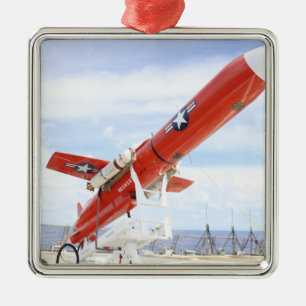 Eine BQM-74E Chukar-Drohne für den Start bereit Silbernes Ornament