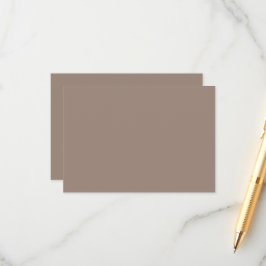 eine braune Mauer mit Begleitkarte