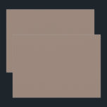 eine braune Mauer mit einer Uhr darauf Dankeskarte<br><div class="desc">Das Bild ist ein nahes Bild einer beigen Wand,  die als Teil eines Gebäude zu sehen scheint. Die Wand ist glatt und hat eine einheitliche Struktur,  die ihr ein schlichtes und einfaches Aussehen verleiht.</div>