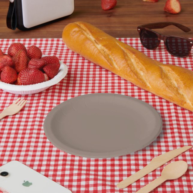 eine braune Mauer mit einer Uhr darauf Pappteller (Picknick)