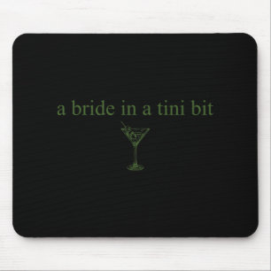 Eine Braut in einem winzigen Bride Schwanz Martini Mousepad