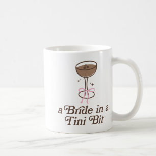 Eine Braut in einem winzigen Schwanzschleif Coquet Kaffeetasse