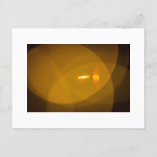 Eine brennende Kerze Postkarte