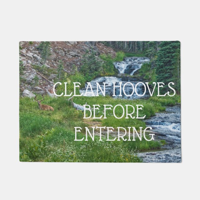 Eine Buck-Erholung an einem Kaskadenfluss Fußmatte (Vorderseite)