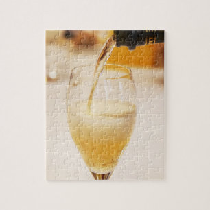 Eine Champagnerflöte wird mit Gosset gefüllt Puzzle
