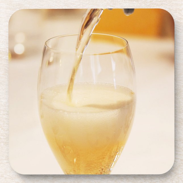 Eine Champagnerflöte wird mit Gosset gefüllt Untersetzer (Vorderseite)