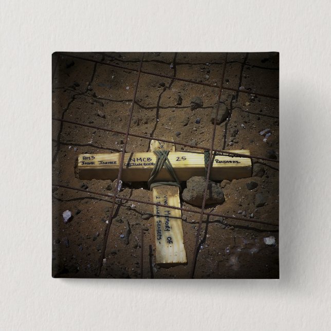 Eine Crew für die Straßenreparatur stellt ein Kreu Button (Vorderseite)