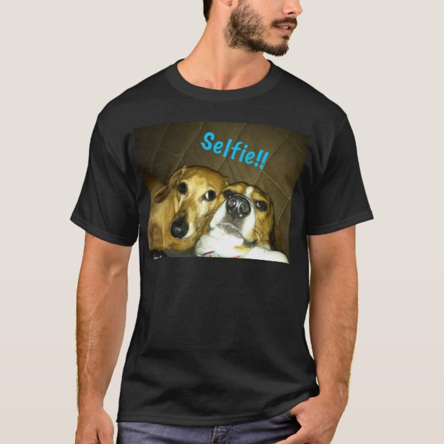 Eine Dackel und ein Beagle, die ein selfie nehmen T-Shirt (Vorderseite)