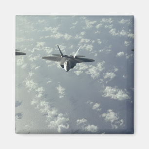 Eine Dreischiff Bildung der Raubvögel F-22 Magnet