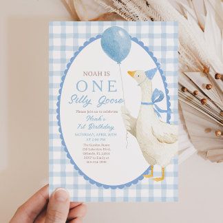 Eine dumme Gans zum 1. Geburtstag: Blaues Gingham Einladung